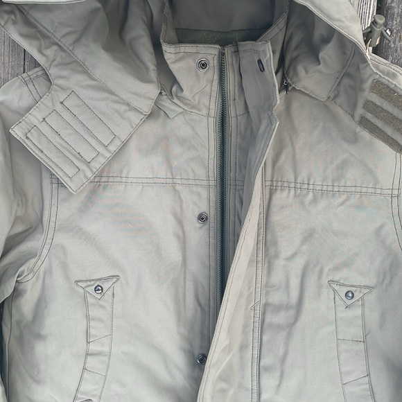 NWOT Levi’s Cargo Jacket - Picture 5 of 9